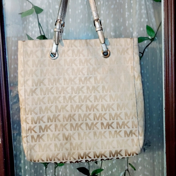 Michael kors tote - Picture 1 of 3